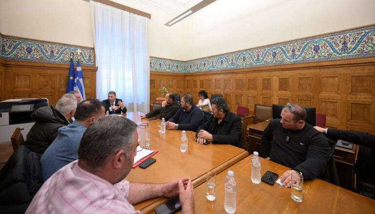 Συνάντηση Ανδρουλάκη με αγρότες της Βοιωτίας: «Τα αιτήματά σας είναι δίκαια»