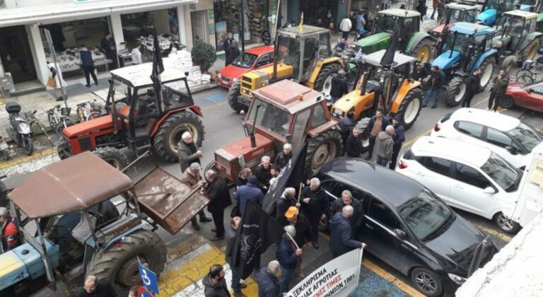 Τρίκαλα: Αγρότες απέκλεισαν για δύο ώρες τον κόμβο Μεγαλοχωρίου (vid)