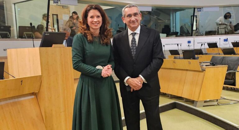 Οι Έλληνες κατέλαβαν καίριες θέσεις στη νέα θητεία της Ευρωπαϊκής Επιτροπής Περιφερειών