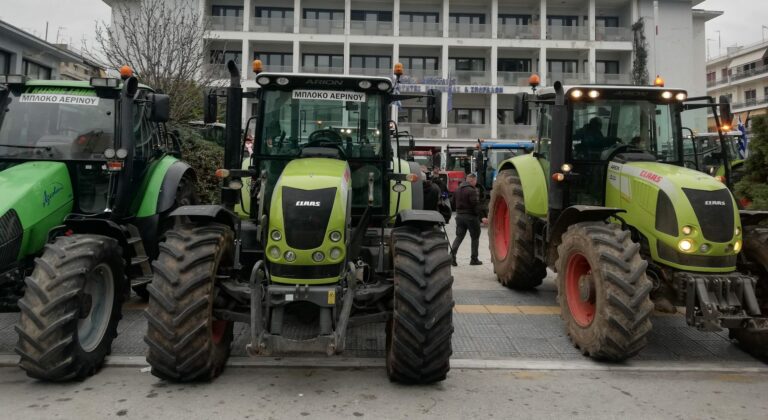 Αγρότες από το μπλόκο Αέρινου έκαναν κατάληψη στην Περιφέρεια και συνάντηση με την Αντιπεριφερειάρχη Μαγνησίας