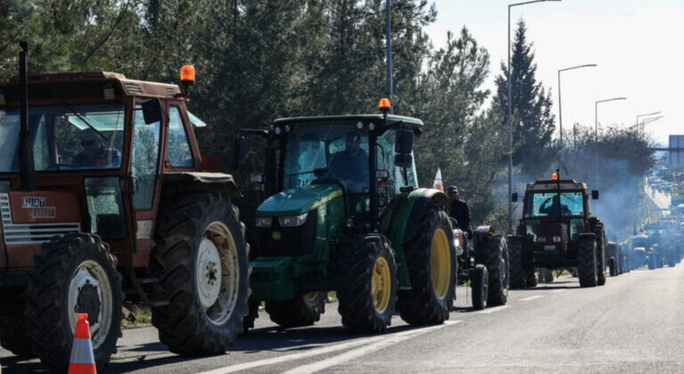 Στις 13:00 συνάντηση αγροτών με κυβερνητικό κλιμάκιο – Μετά θα αποφασίσουν αν θα συνεχίσουν τις κινητοποιήσεις
