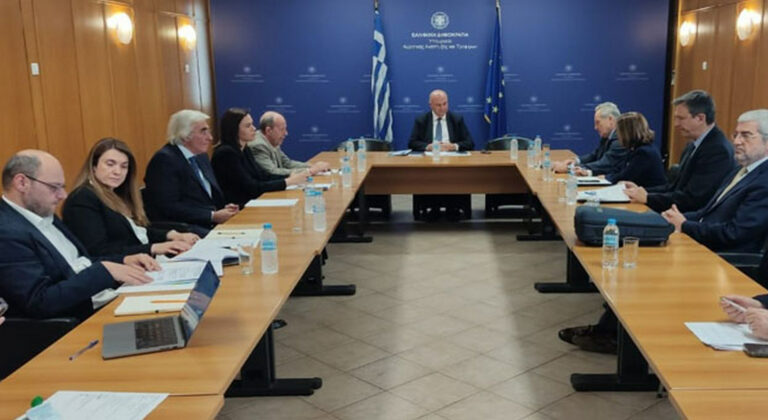 Το ΥΠΑΑΤ θέλει να εντείνει τη συνεργασία του με τους βιομήχανους των τροφίμων