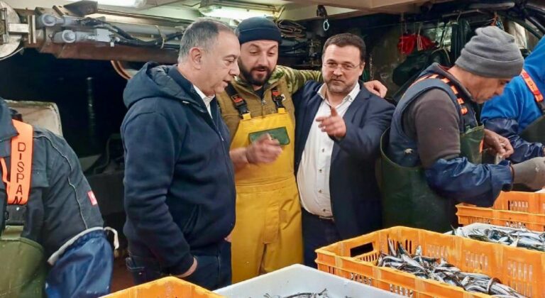 ΥΠΑΑΤ και ψαράδες αναζητούν λύσεις για το ζύγισμα και τα pos - Επίσκεψη Κέλλα στην ιχθυόσκαλα Μηχανιώνας