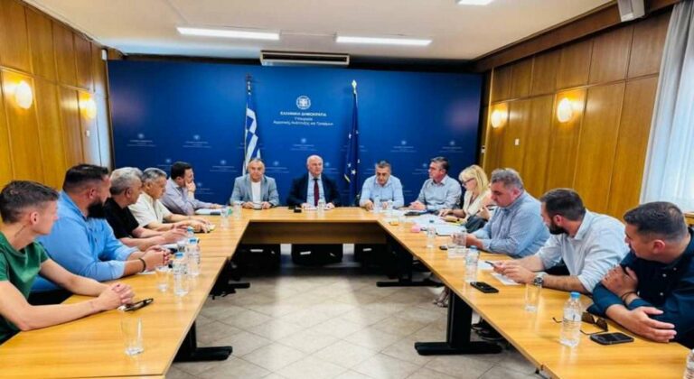 Αφού έχουν καταστραφεί οι κτηνοτρόφοι το ΥΠΑΑΤ μοιράζει... υποσχέσεις αντί για χρηματοδότηση - «Σε καλό κλίμα» η σύσκεψη με Θεσσαλούς παραγωγούς