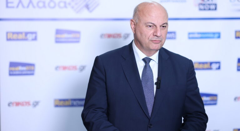 Ο Τσιάρας βάζει τους αγρότες σε νέα αναμονή για πληρωμές: «Από βδομάδα», δηλώνει τώρα ο ΥΠΑΑΤ