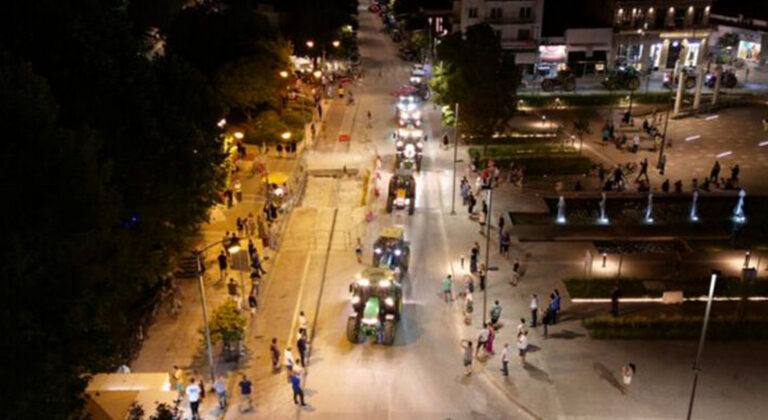 Αγρότες έστειλαν μήνυμα αγανάκτησης στα Τρίκαλα - Σύσκεψη στη Σκύδρα και συλλαλητήριο στο Ελευθέριο Λάρισας σήμερα (ΦΩΤΟ)