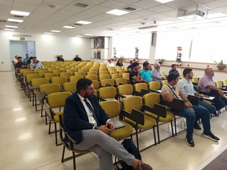 Ηράκλειο: Οργή των αγροτών για τους βουλευτές του νομού - Μόνο ένας πήγε στη σύσκεψη με τους εκπροσώπους του πρωτογενή τομέα