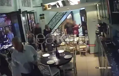 Επίθεση από κουκουλοφόρους κατά του Μάκη Βορίδη και της οικογένειας του σε εστιατόριο στην Κρήτη