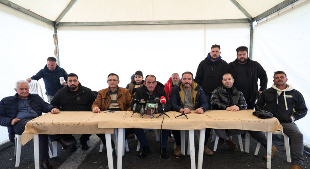 Μπλόκο Νίκαιας: Δηλώσεις παραγωγών «ενάντια στον κοινωνικό αυτοματισμό» (Βίντεο)