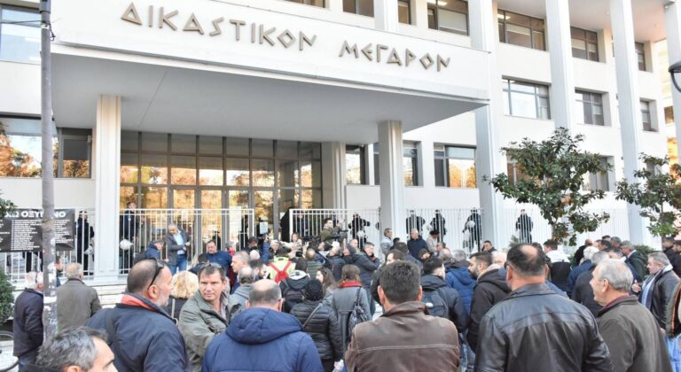 ΠΕΜ: Χειροπέδες σε αγρότες λες και είναι εγκληματίες, αλλά ο «Φραπές»  δεν προσήχθη βίαια (ΦΩΤΟ)