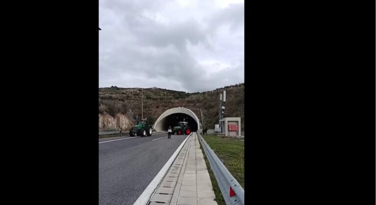 Έκλεισαν με τρακτέρ οι σήραγγες των Τεμπών - Το μήνυμα της ΠΕΜ (Βίντεο)