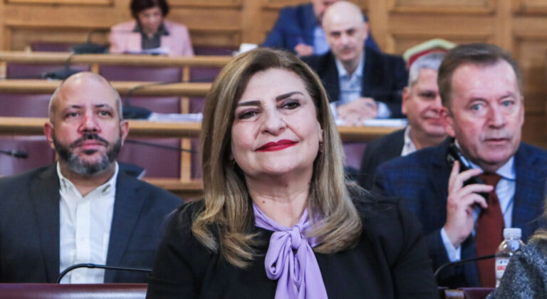 Καταγγελίες Λιακούλη ότι σπαταλώνται 2εκ.€ σε καμπάνια για την ευλογιά