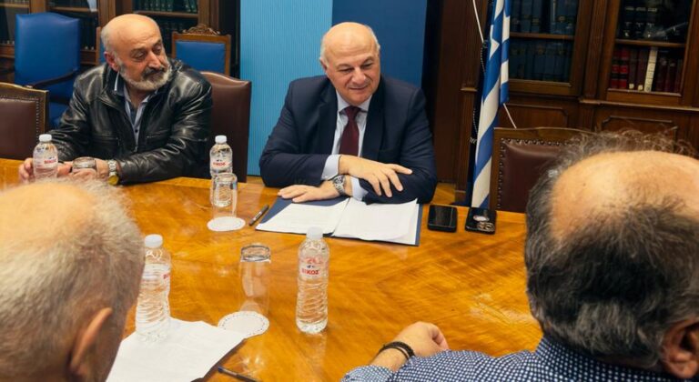 Συνάντηση Τσιάρα - ΠΕΚ για ζωονόσους - «Προτεραιότητα η στήριξη της κτηνοτροφίας», λέει ο υπουργός