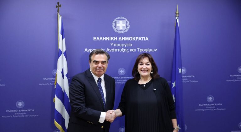 Επίσκεψη της Επιτρόπου Σούιτσα: Συνάντηση με Σχοινά για Μεσόγειο, πρωτογενή τομέα και Μέση Ανατολή