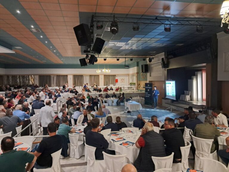 ΚΑΡΔΙΤΣΑ: Δυναμική παρουσία παραγωγών στην εκδήλωση της Dekagro για το Dekastim nutrammon
