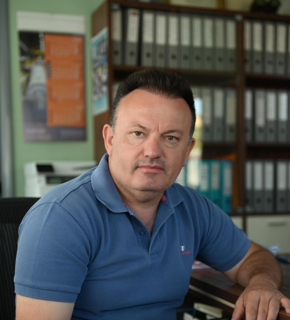 ΑΓΡΟΕΦΟΔΙΑ ΣΤΟ ΚΑΠΑΡΕΛΛΙ ΘΗΒΑΣ- Βασίλης Κατσάρας: 20 χρόνια συνοδοιπόρος των αγροτών